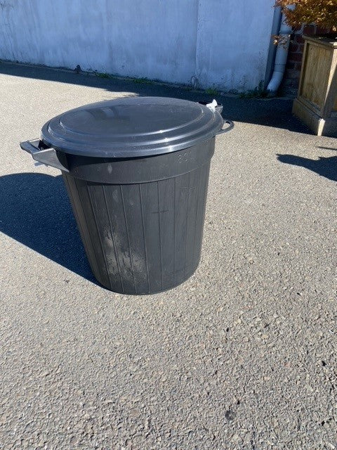 Futtertonne schwarz 80L zum Verschließen